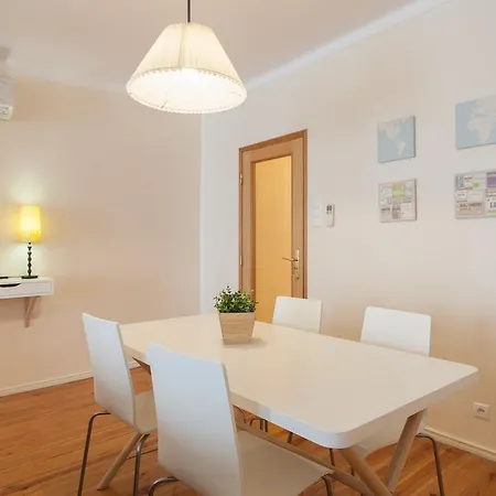 Feels Like Bairro Alto Typical Flat Лиссабон